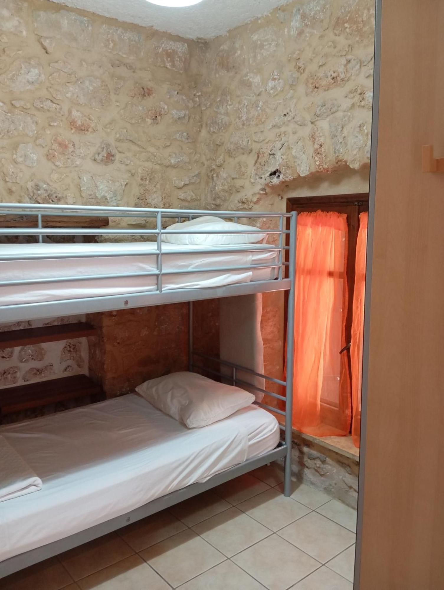 Niko'S Stone Guest House Plítra Dış mekan fotoğraf