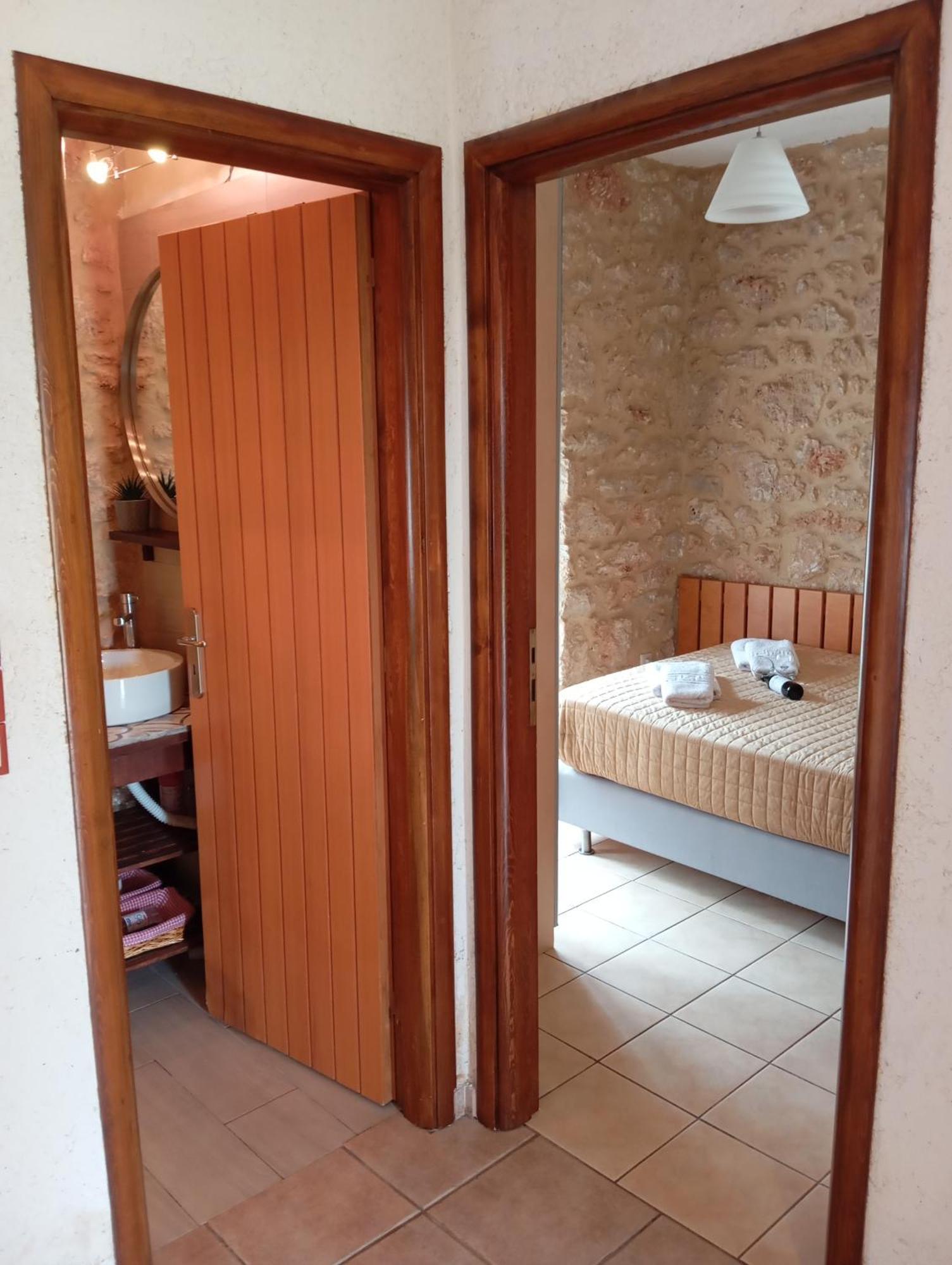 Niko'S Stone Guest House Plítra Dış mekan fotoğraf